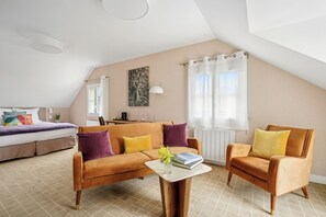 Luxury Double Room, Partial Sea View | Living area - MH Hôtel & Spa (FRANCE)