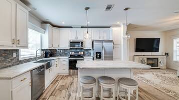 House (3 Bedrooms) | Interior