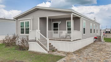 House (3 Bedrooms) | Front of property