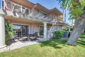 Apartment (2 Bedrooms) | Interior - Patio & Pool Access! Mtn-view Palm Springs Escape (Palm Springs)