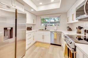 Apartment (2 Bedrooms) | Interior - Patio & Pool Access! Mtn-view Palm Springs Escape (Palm Springs)