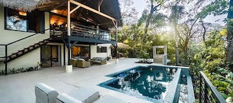 Tropical Luxury Villa: Gym, Beaches, Yoga Shala, Sleeps 8, King Size Beds
