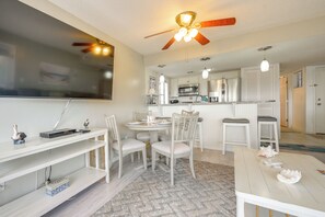 Interior - Coastal Sun & Poolside Fun: Myrtle Beach Condo! (Myrtle Beach)