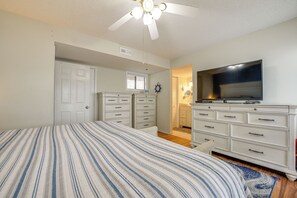 Apartment (2 Bedrooms) | Interior - Coastal Sun & Poolside Fun: Myrtle Beach Condo! (Myrtle Beach)