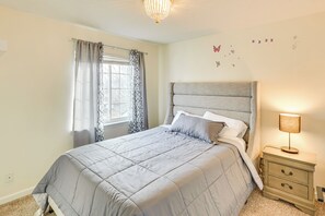 House (4 Bedrooms) | Interior - Private Yard & Patio: Spacious Retreat in Omaha! (Omaha)