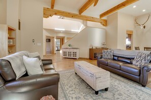 Interior - Luxe Desert Retreat w/ Mtn Views in Albuquerque! (Albuquerque)