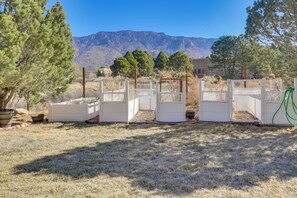 Interior - Luxe Desert Retreat w/ Mtn Views in Albuquerque! (Albuquerque)