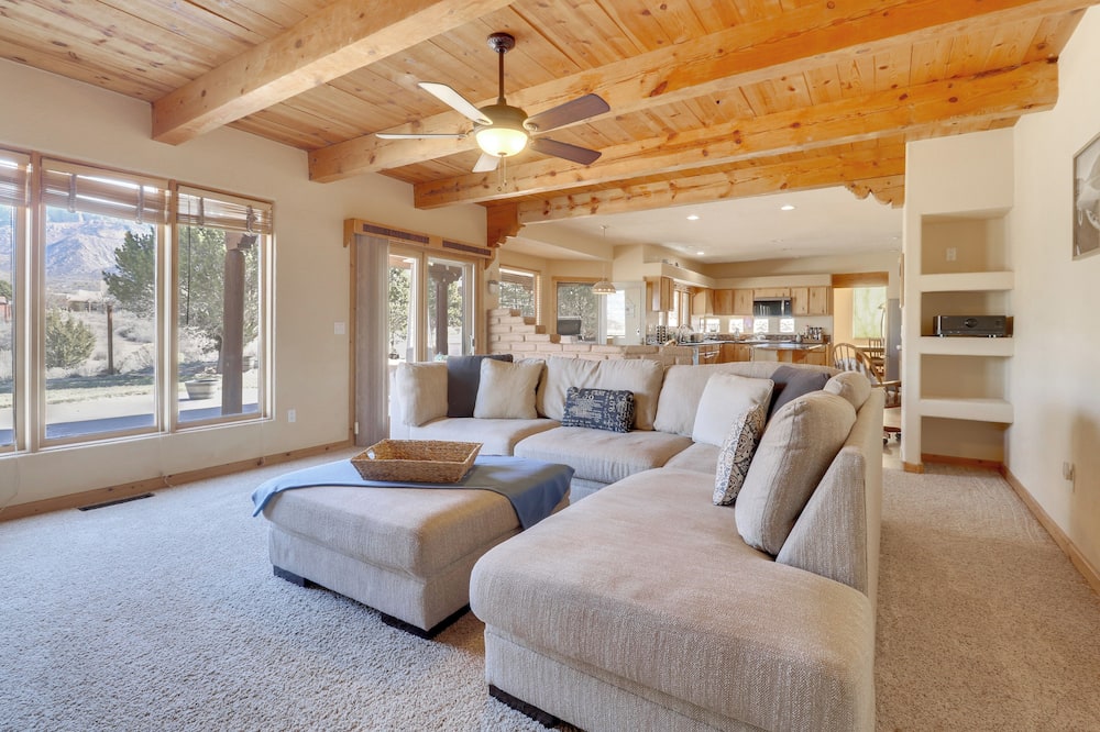 Luxe Desert Retreat w/ Mtn Views in Albuquerque! - Sedillo, NM