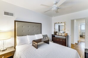 House (5 Bedrooms) | Interior - Group Getaway! Modern Silver Spring Home w/ Yard (Silver Spring)