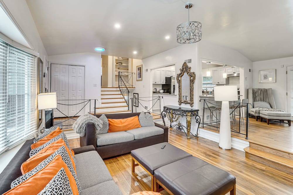 Group Getaway! Modern Silver Spring Home w/ Yard - Goddard, MD