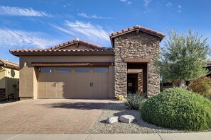 Interior - Luxe 55-plus Retreat 4 Mi to Golf Club of Estrella (Goodyear)