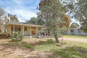 House (2 Bedrooms) | Interior - Payson Pines & Porch Vibes: Cool High Country Base (Payson)