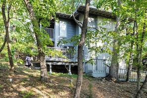 Interior - Wooded Lake of the Ozarks Studio w/ Pool Access (Osage Beach)