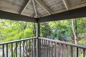 Interior - Wooded Lake of the Ozarks Studio w/ Pool Access (Osage Beach)