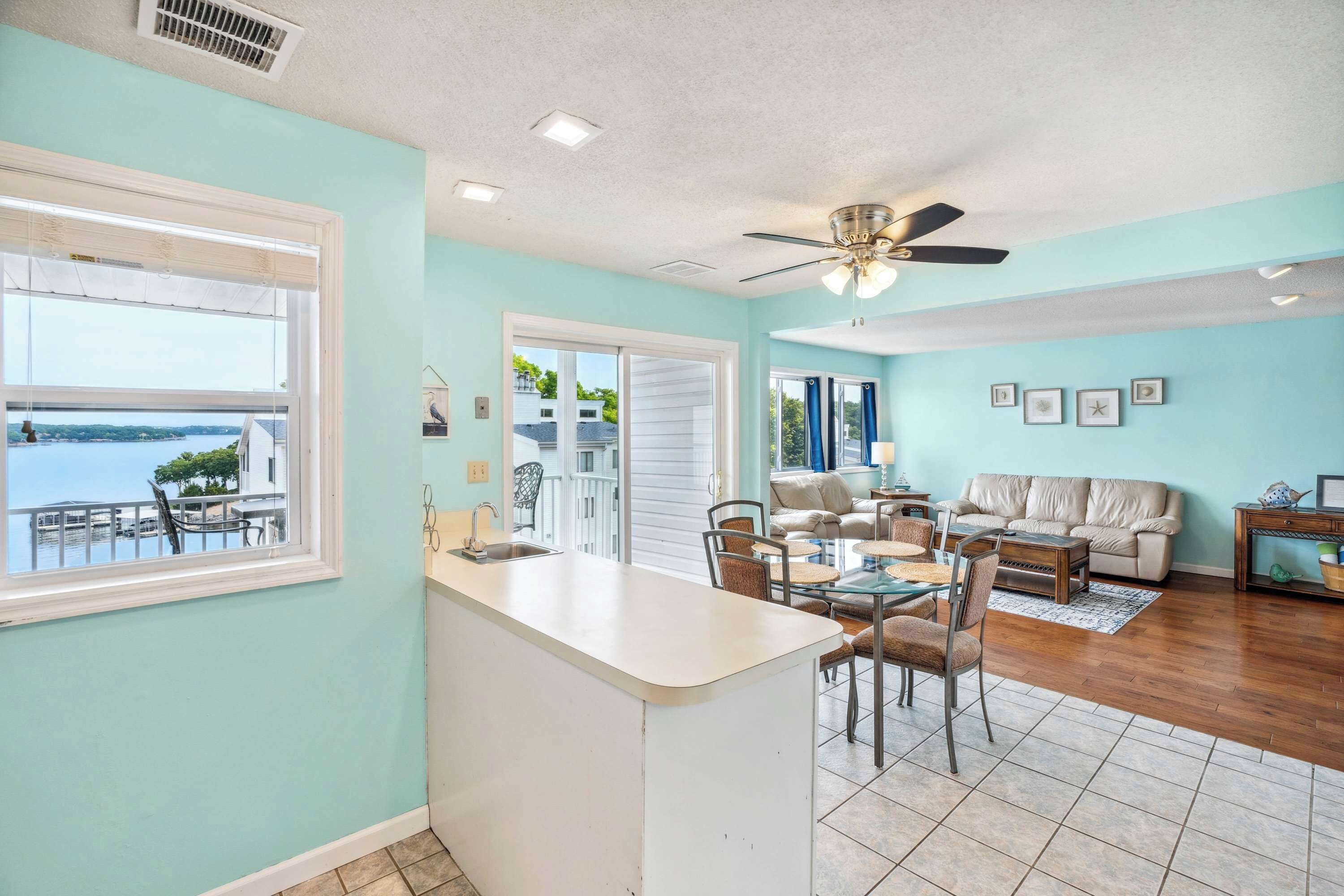 Big Cozy Condo Big Cozy Condo Pool, Comfort & Location - Osage Beach, MO