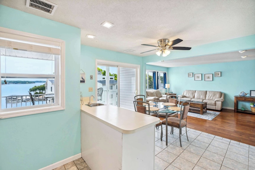Big Cozy Condo Big Cozy Condo Pool, Comfort & Location - Osage Beach, MO