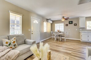 Interior - Walk to Wine Tasting! Temecula Valley Getaway (Temecula)