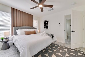 Interior - Walk to Mckinney Square! Couples Retreat w/ Yard (McKinney)