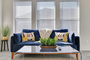 Interior - Walk to Mckinney Square! Couples Retreat w/ Yard (McKinney)