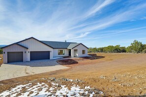 House (4 Bedrooms) | Interior - Gateway to Route 66 Fun! Mtn-view Williams Home (Williams)