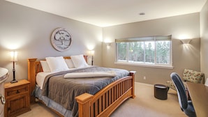 A bedroom with a bed, bedside tables, a window, and a chair. - 2 Mi to Lake Coeur Dalene! Serene Retreat, Patio (Coeur d'Alene)