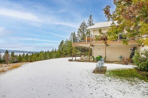 Interior - 2 Mi to Lake Coeur Dalene! Serene Retreat, Patio (Coeur d'Alene)