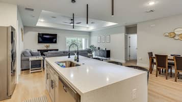 House (4 Bedrooms) | Interior