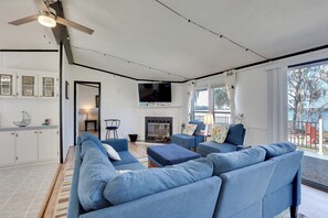 House (3 Bedrooms) | Interior - Cast & Relax! Peaceful Lake House in Midway (Midway)