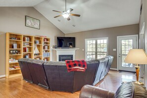 Interior - Pedal Pontoon & Movie Room! Lakefront Family Home (Sanford)