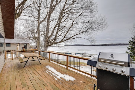 Interior. Fish, Float & Ride the Trails! Northwoods Retreat