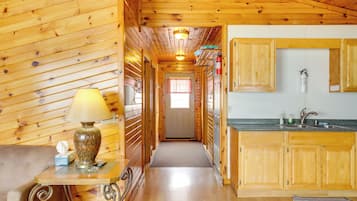 المنشأة من الداخل