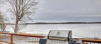 Lake Access & Pier: Northwoods Fishing Cabin
