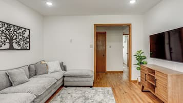 House (3 Bedrooms) | Front of property