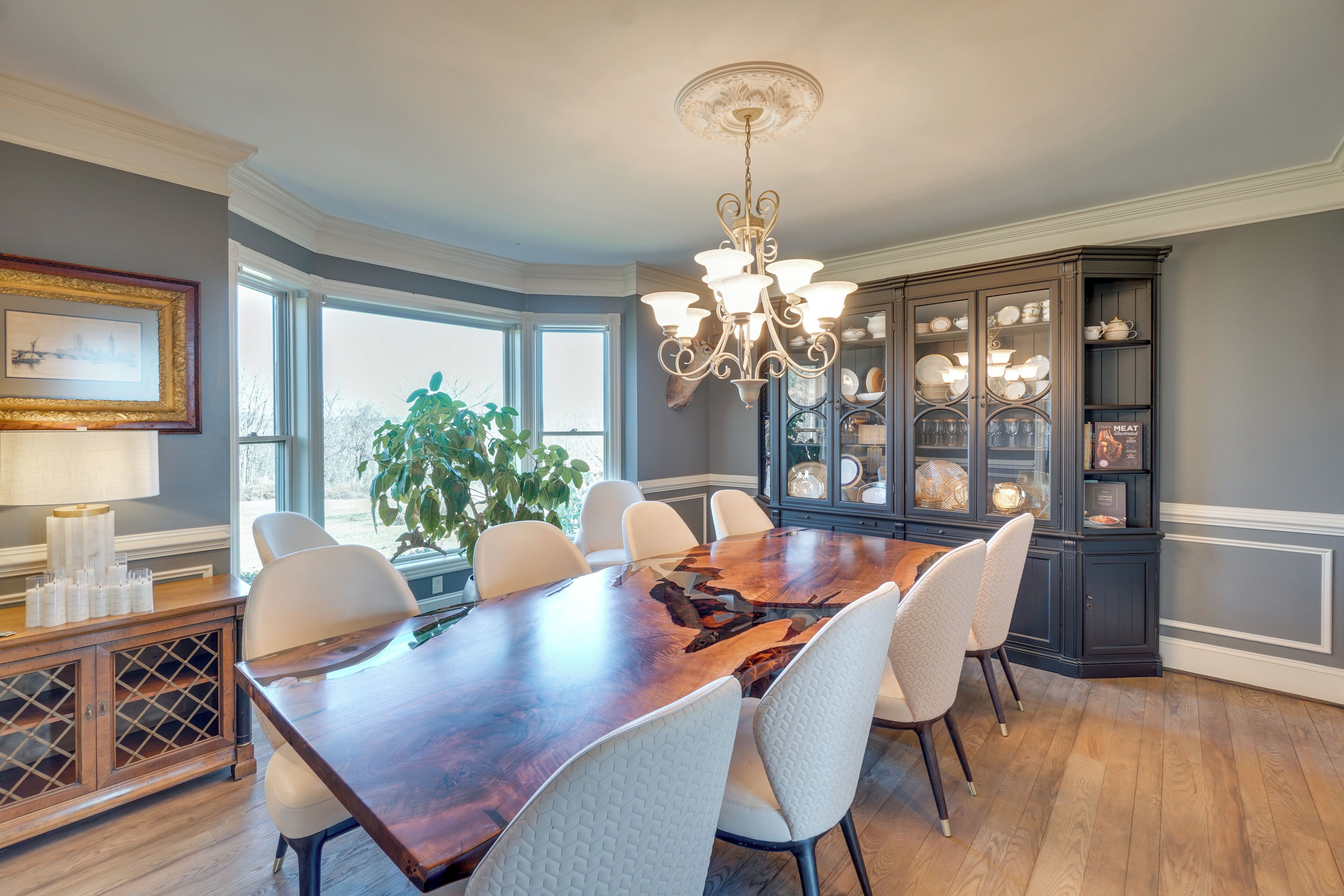 House (5 Bedrooms) | Interior