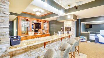 House (5 Bedrooms) | Interior