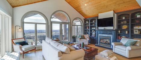 House (5 Bedrooms) | Interior