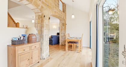 Courtyard Cottage - North East Escapes