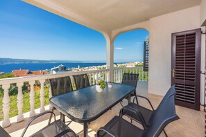 Outdoor dining - Vrbo Property (Crikvenica)