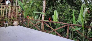 Property grounds - Cozy chalet - Arraial d'Ajuda - central region - near Rua Mucugê. (Porto Seguro)