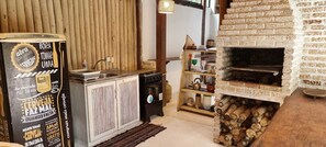 Interior - Cozy chalet - Arraial d'Ajuda - central region - near Rua Mucugê. (Porto Seguro)