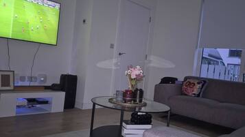 Room, 1 Bedroom | Living room