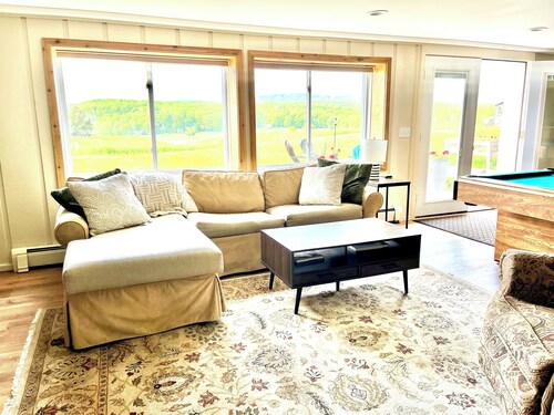 Quaint studio apartment close to downtown, beaches and skiing