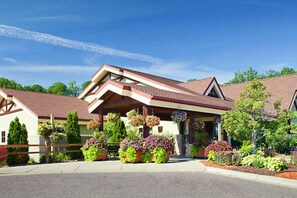 Exterior - Bluegreen Christmas Mtn Village -2 Bedroom Cottage (Wisconsin Dells)