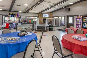 Dining - Bluegreen Christmas Mtn Village -2 Bedroom Cottage (Wisconsin Dells)