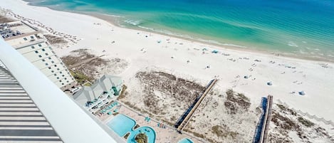På stranden