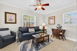 TV - Coconut Villa`s - Suite 10 (Redington Shores)
