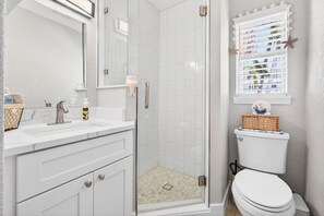 Hair dryer, towels - Coconut Villa`s Suite 6 (Redington Shores)