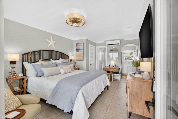 Iron/ironing board, WiFi, bed sheets - Coconut Villa`s Suite 6 (Redington Shores)