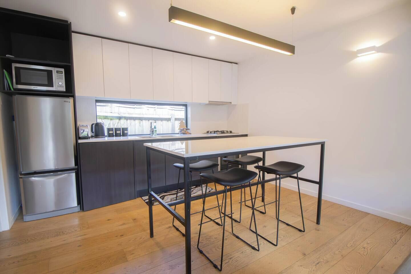 Fridge, oven, stovetop, dishwasher