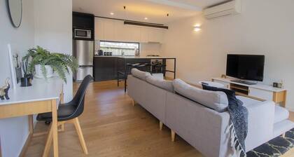 This house is a 2 bedroom(s), 1 bathrooms, located in Lake Wendouree, VIC.